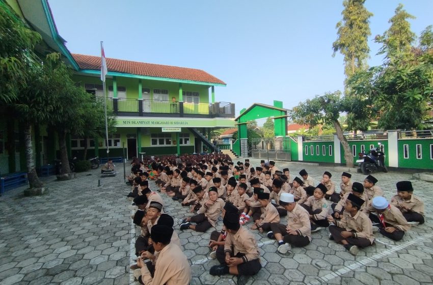 “MIS Islamiyah Margasari 01 Laksanakan Giat Ekstrakurikuler Pramuka dalam Rangka Memperingati HUT Pramuka ke-64”